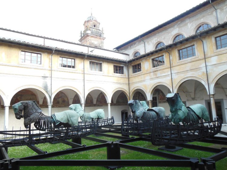 Installazione allestita nel Chiostro di S.Agostino